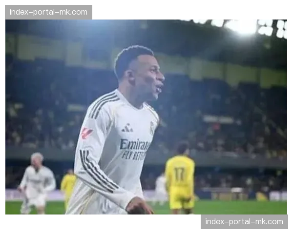 花絮:小球迷冲入场内拥抱偶像姆巴佩,被安保人员带离 花絮:小球迷冲入场内拥抱偶像姆巴佩,被安保人员带离