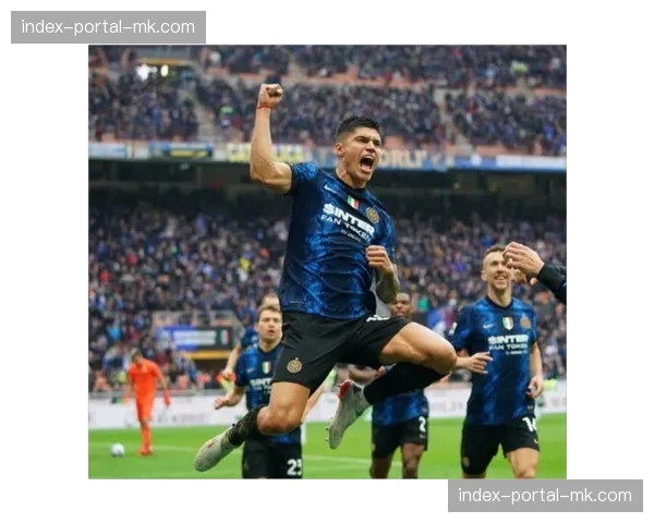 老兵不死：李晓旭抢下关键前场篮板后的振臂怒吼