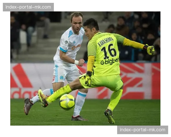 马赛vs梅斯比赛第78分钟，主场球迷高唱队歌鼓舞士气